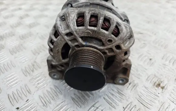 Renault Captur Generator/alternator 231008593R