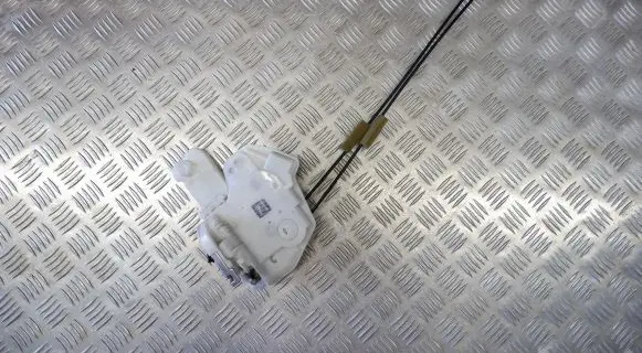 Mitsubishi Outlander Front door lock 5715A740