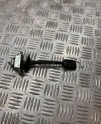 Skoda Octavia Mk2 (1Z) Front door check strap stopper