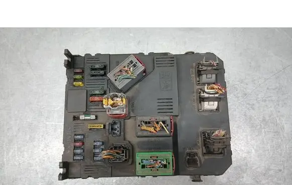 Citroen Berlingo Central body control module 9652474680