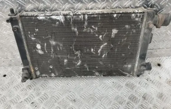 Volkswagen Polo II 86C 2F Coolant radiator 37835854