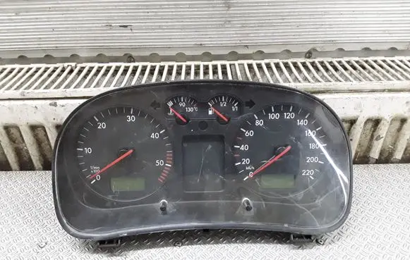 Volkswagen Golf IV Speedometer (instrument cluster) 88311301