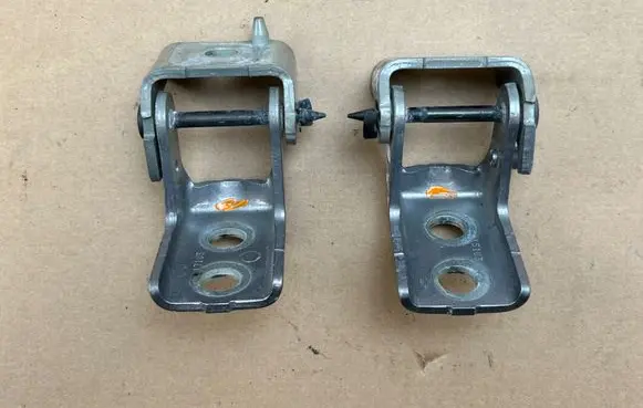 Opel Mokka B Rear door upper hinge 