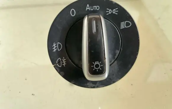 Volkswagen Touran II Light switch 3C8941431A