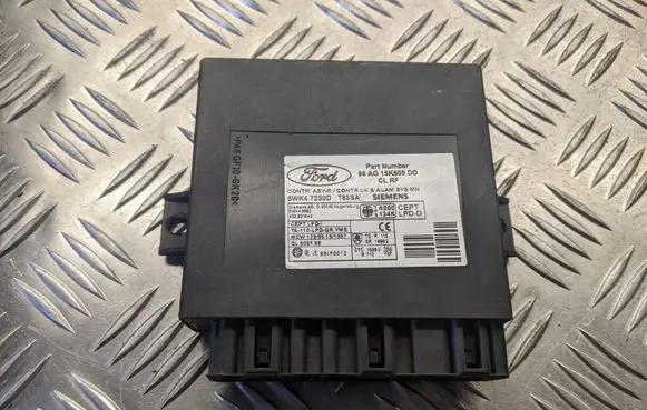 Ford Focus Comfort/convenience module 98AG15K600DD