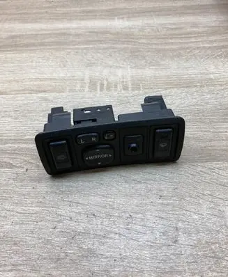 Toyota Avensis T250 Wing mirror switch 777669 183575