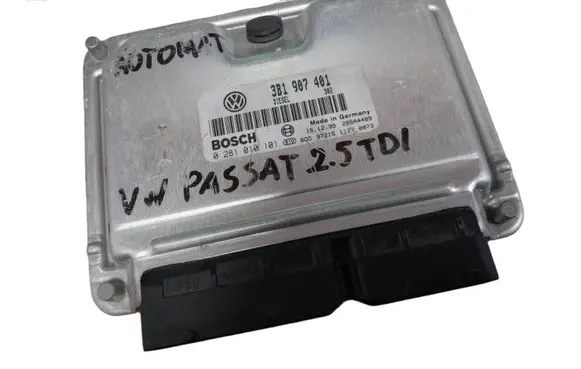 Volkswagen PASSAT B5 Engine control unit/module 3B1907401 0281010101