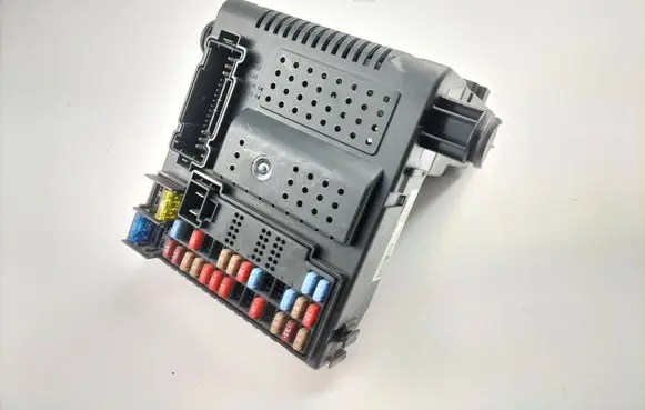 Volvo XC90 Fuse module 30786890 28087582 07W501