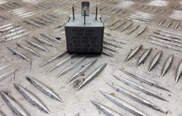 Volkswagen Golf IV Other relay 141951253B 20240072