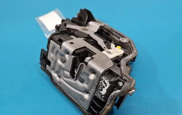 BMW 5 G30 G31 G38 Front door lock 7477688 IMPRK1591136