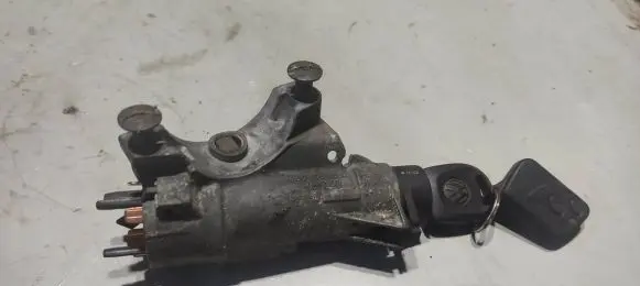 Volkswagen PASSAT B5 Ignition lock 4B0905851A