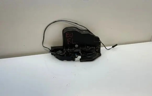 BMW 5 GT F07 Front door lock A053702