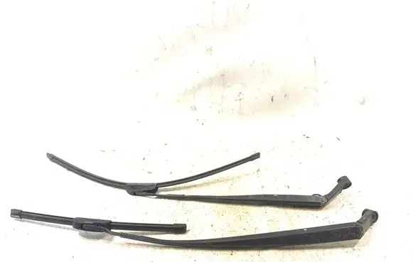 Toyota Auris 150 Front wiper blade arm 3151820