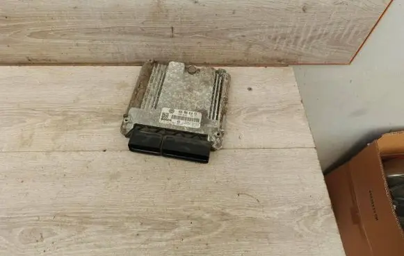 Volkswagen Golf V Engine control unit/module 03G906016FS