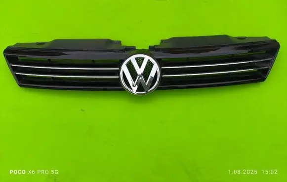 Volkswagen Jetta VI Front grill 5C6853653