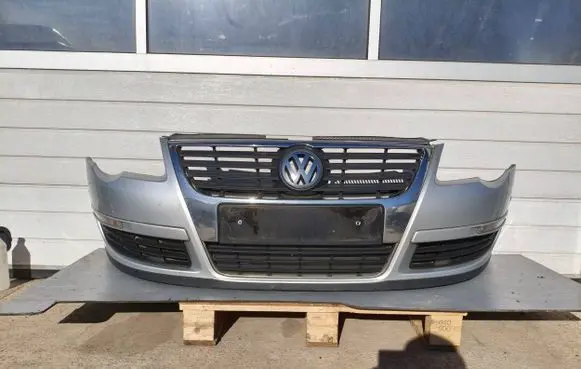 Volkswagen PASSAT B6 Front bumper 3c0807221