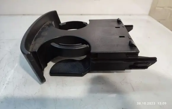 KIA Carens II Cup holder back 