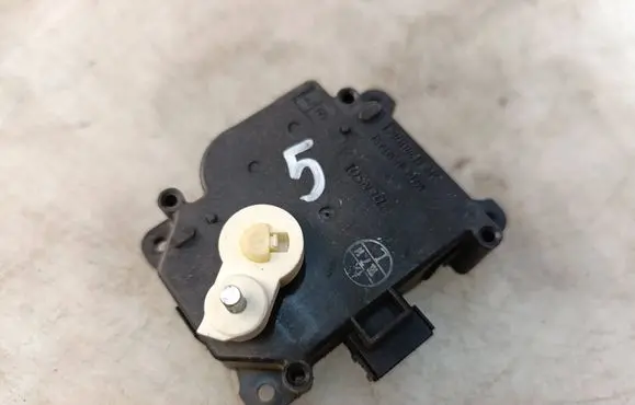 Lexus IS 220D-250-350 Air flap motor/actuator 0638000171