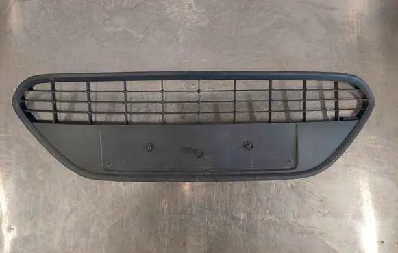 Ford Focus Front bumper upper radiator grill 8M5117B968A 0097A