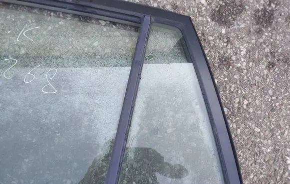 Toyota RAV 4 (XA20) Rear vent window glass as2