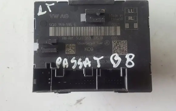Volkswagen PASSAT B8 Door control unit/module 5Q0959595B