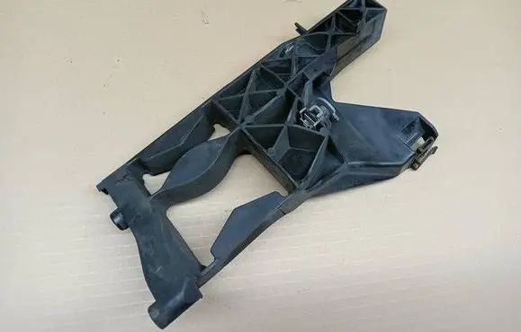 Audi A6 S6 C7 4G Headlight/headlamp mounting bracket 4G0805607