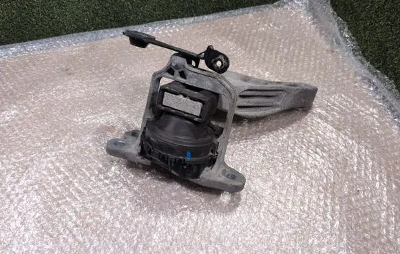 Renault Trafic III (X82) Engine mount bracket 112101360R