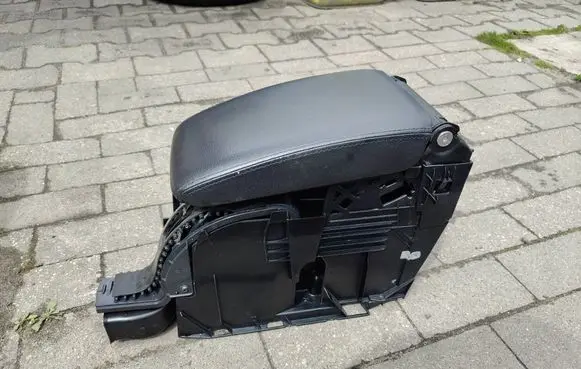 Volkswagen Golf VI Armrest 1K5864251C