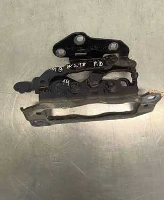Mercedes-Benz CLS C218 X218 Engine bonnet/hood hinges 828008802