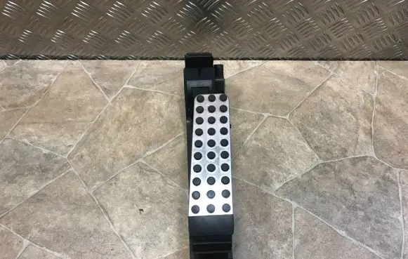 Mercedes-Benz SLK R171 Accelerator throttle pedal A1703000404