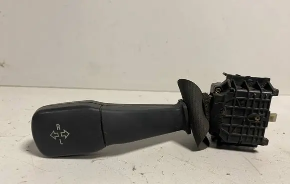 BMW 5 E39 Indicator stalk 8352014 01100400