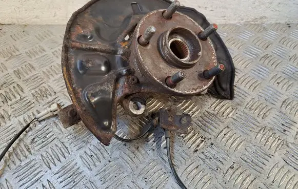 Toyota Corolla Verso AR10 Front wheel hub 432120F010 4350205040
