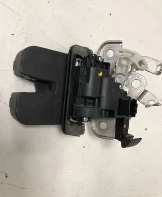 Audi A3 S3 A3 Sportback 8P Tailgate/trunk/boot lock/catch/latch 150252 8R0827505