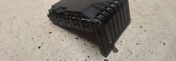 Audi A3 S3 8P Fuse box cover 014189871 017180061 1K0937132F