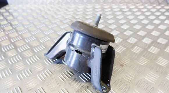 Hyundai Tucson TL Engine mount bracket 21810D3200