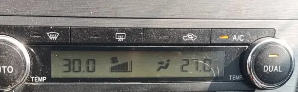 Toyota Avensis T270 Climate control unit 5590005450 5L10051131 E1064717