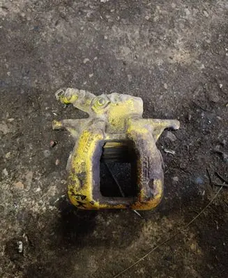 Front brake caliper