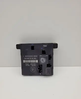 Mercedes-Benz CLS C219 Door control unit/module 2198203326