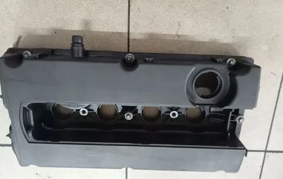 Opel Zafira B Rocker cam cover 55556284