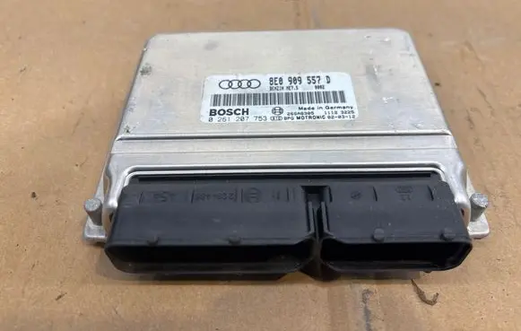 Audi A4 S4 B6 8E 8H Engine control unit/module 8E0909557D 26SA8305 0261207753