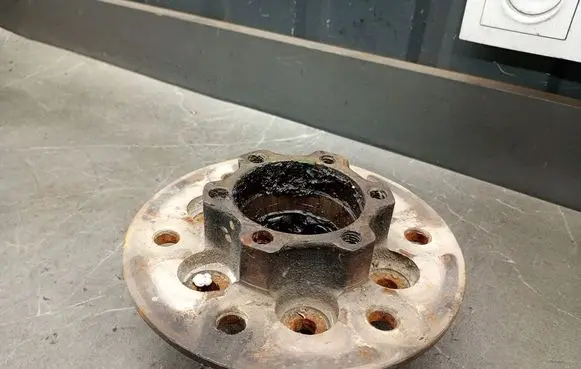 Isuzu D-Max Front wheel hub