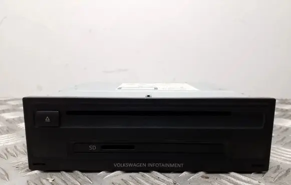 Volkswagen Golf VII Radio/CD/DVD/GPS head unit 5G0035820A