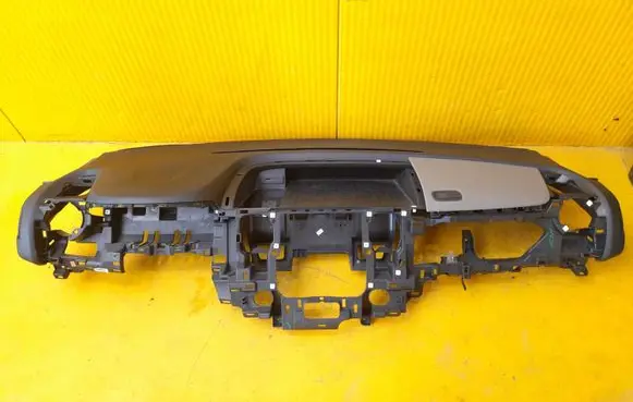 Nissan NV300 Dashboard 681004777R