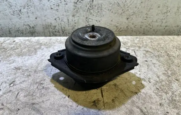 Mercedes-Benz ML W164 Engine mount bracket A2512403117 0927