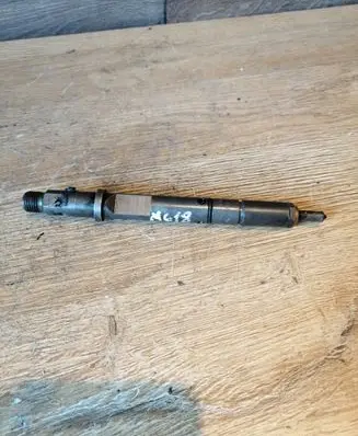 Audi A6 S6 C5 4B Fuel injector