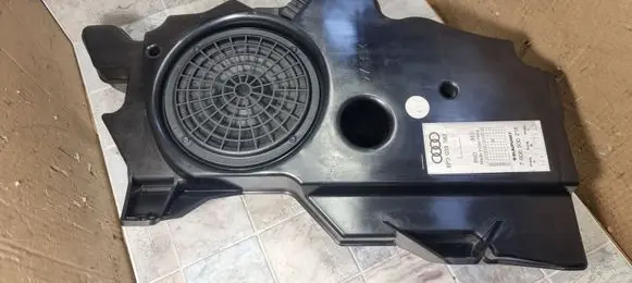 Audi A3 S3 8P Subwoofer speaker 8P3035382