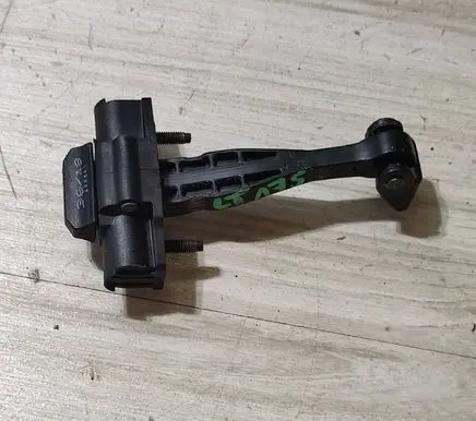 Dacia Duster II Rear door check strap stopper