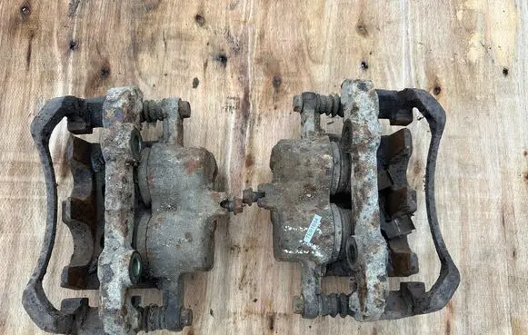 Nissan Terrano Front brake caliper 4100110G01 4101110G01