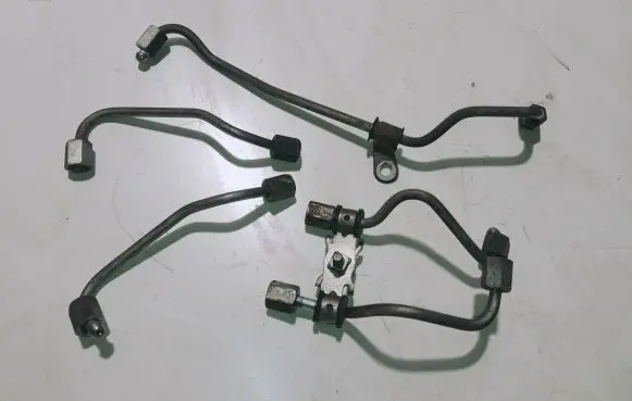 Honda FR-V Fuel injector supply line/pipe 
