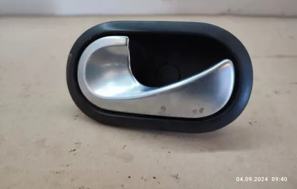 Renault Megane II Front door interior handle 8200028487